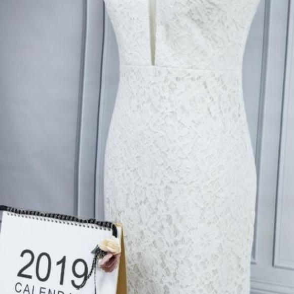 woman's Simple Elegant Lace Mermaid  prom Dresses - Picture 4 of 6